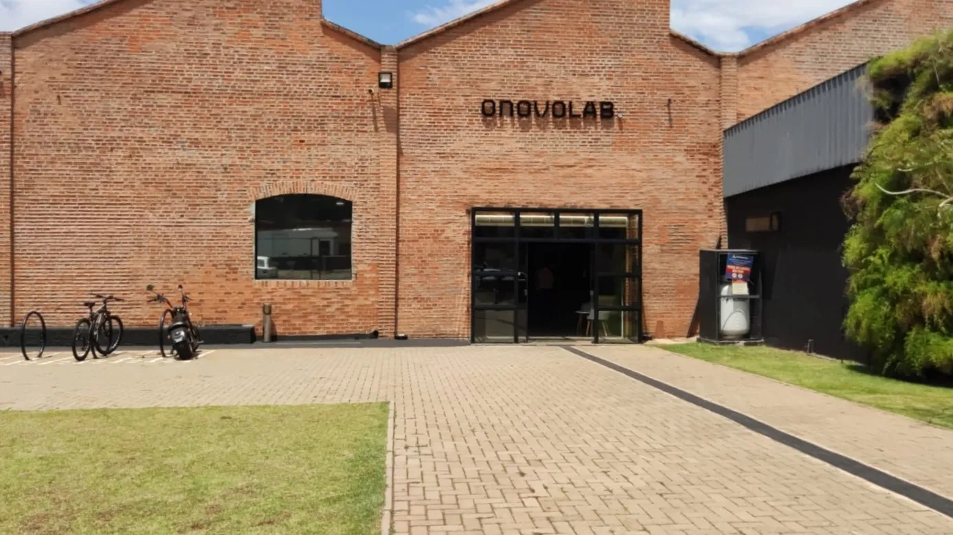 Ambiente colaborativo de coworking universitário