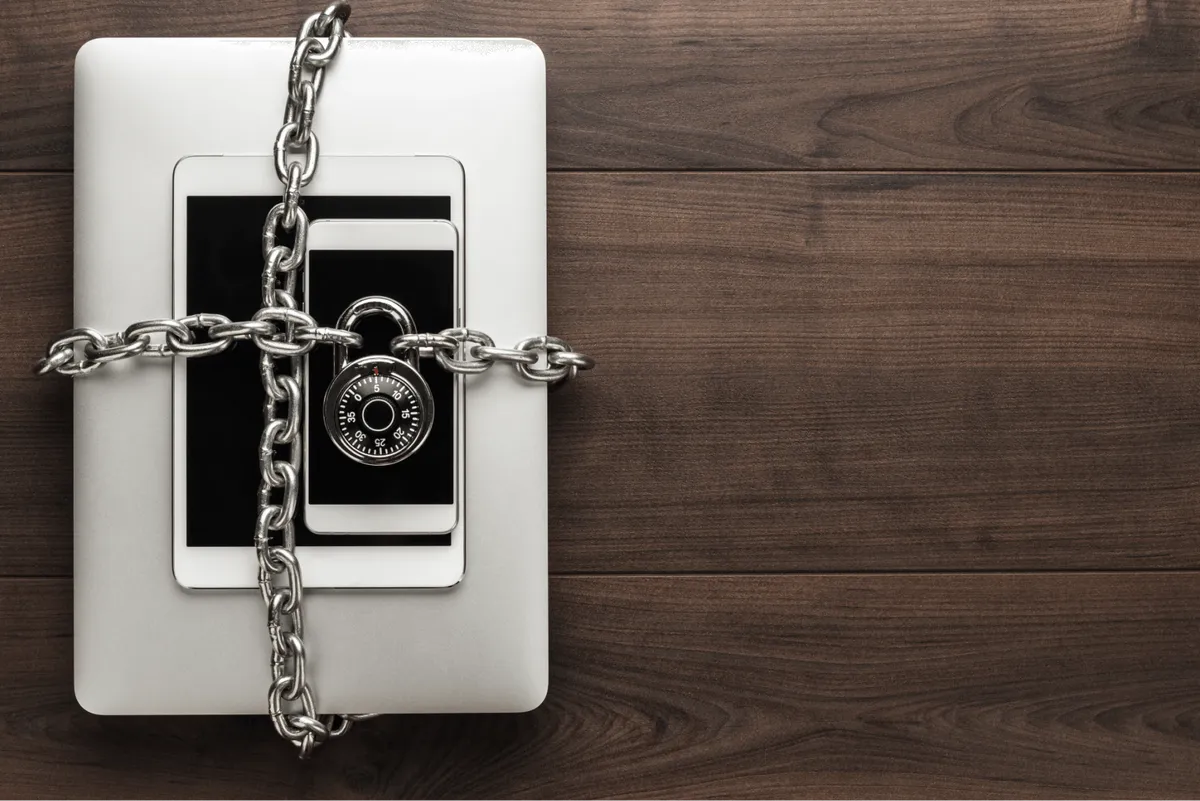 Imagem de destaque do artigo: How to protect my software? – Patents and Intellectual Property: The Definitive Guide 2026